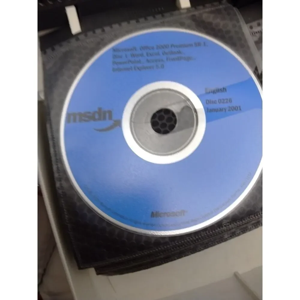 MSDN Software CD's Microsoft Windows 2000 server, Visual Studio Office Jan 2001